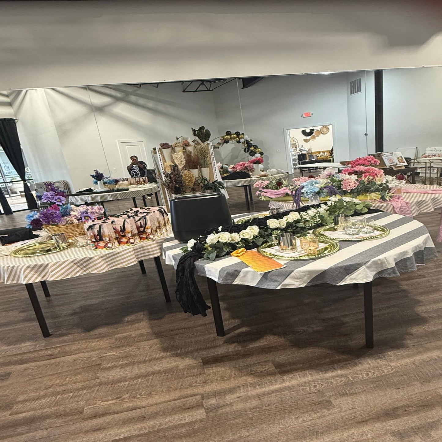 Book Honey's Scented Co. Studios